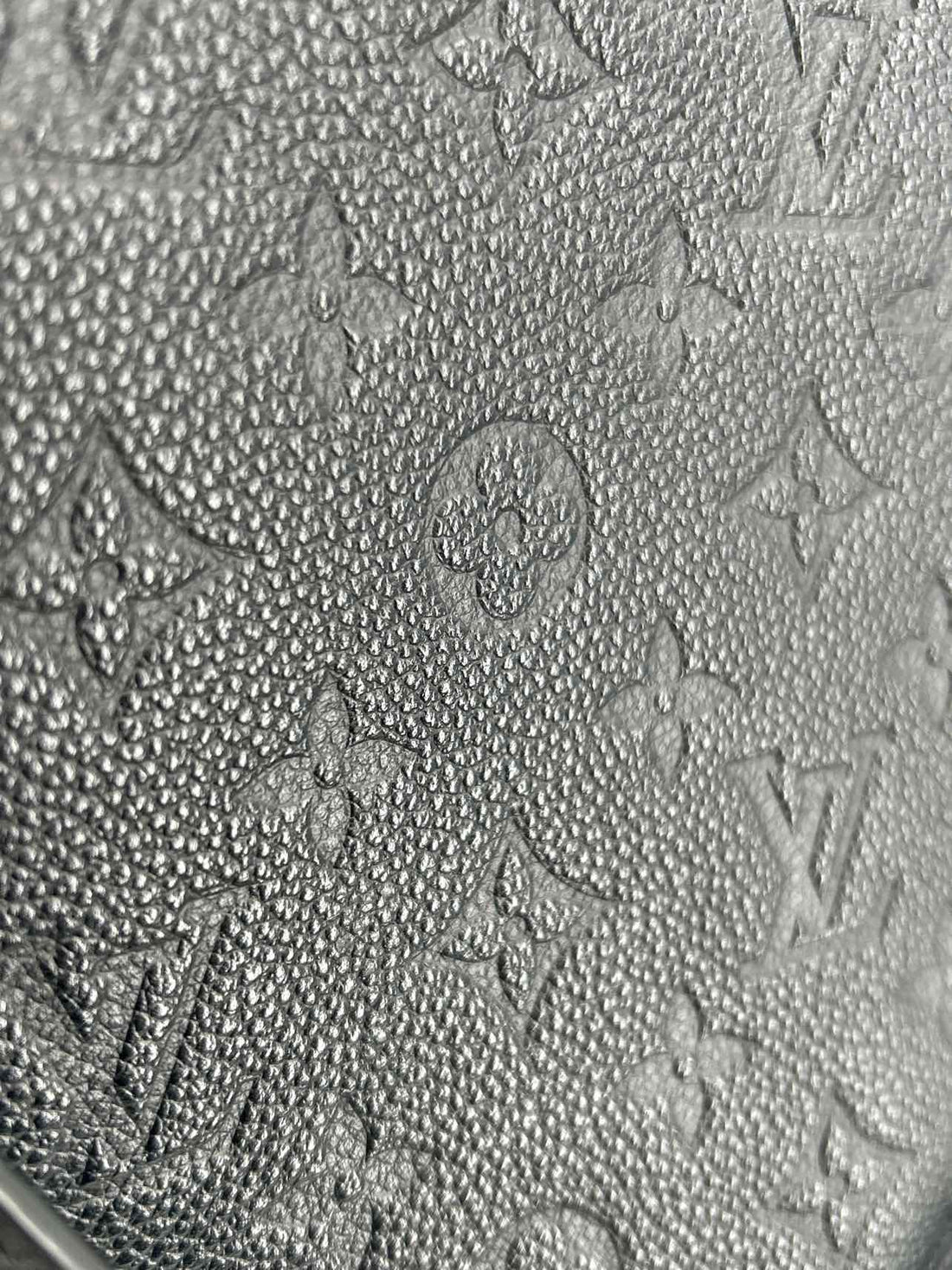 Louis Vuitton Black Leather Good LUXURY