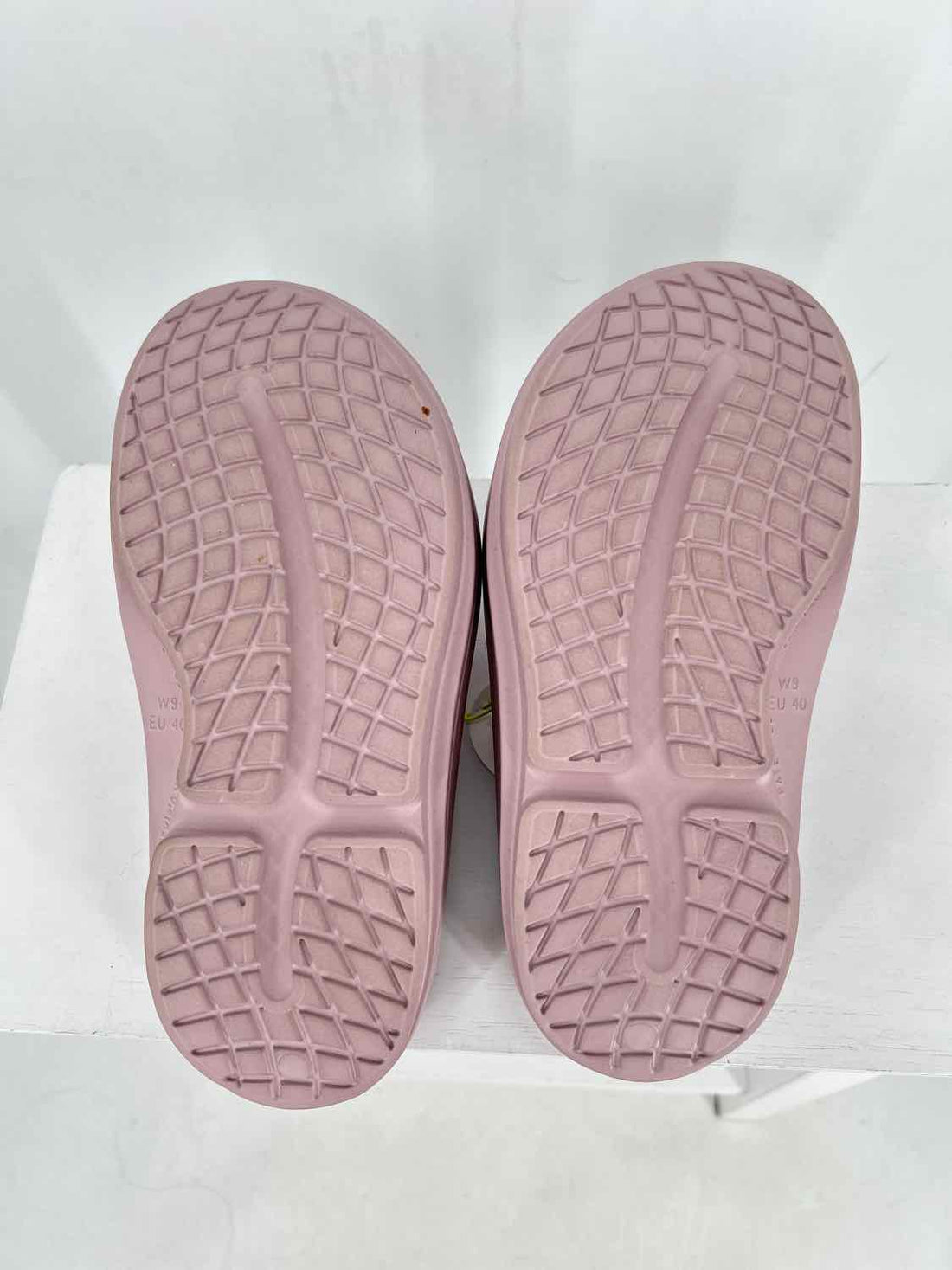Oofos Women Size 9 Dusty Lilac NWT Oomega Ooahh Sandals
