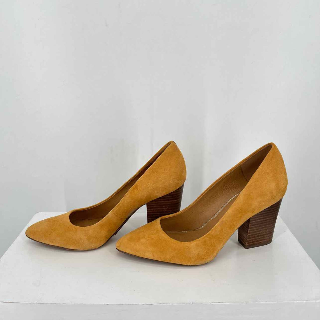 Crown Vintage Women Size 8 Mustard Genuine Suede Heels
