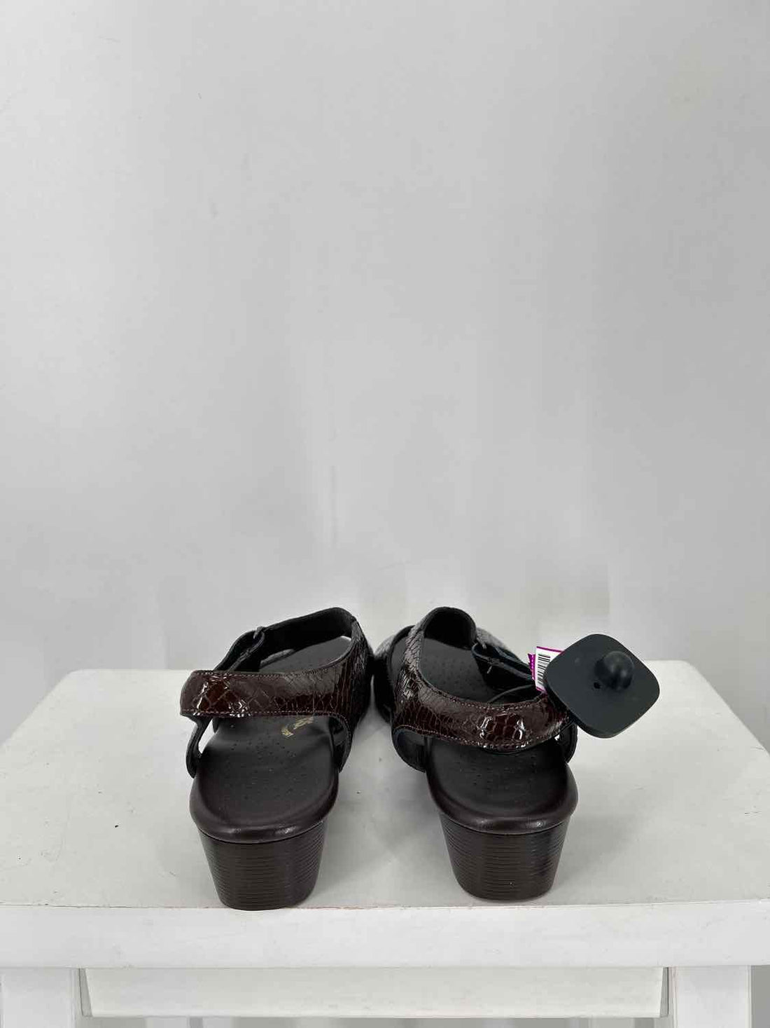 SAS Women Size 9.5 Dark Brown Sandals