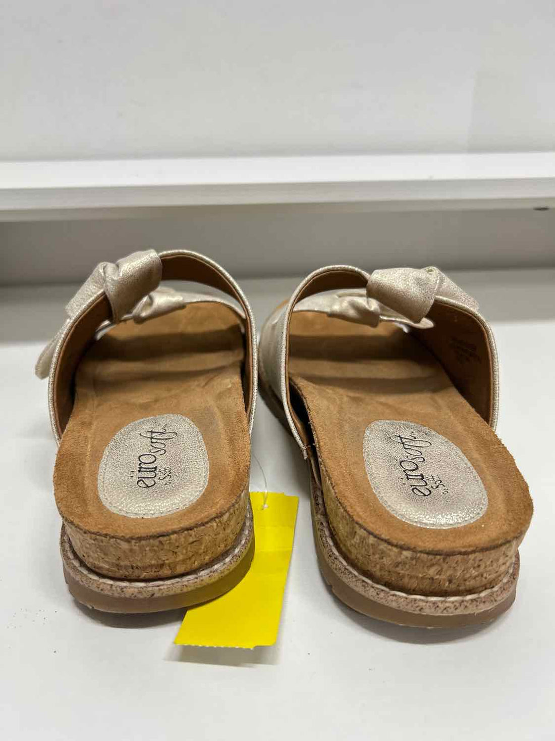 Euro Soft by Soffit Women Size 7.5 Gold Sandals