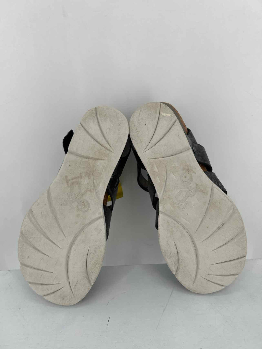 OTBT Women Size 6 Gray Wedges