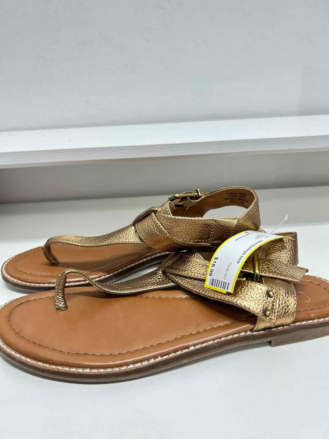 Crown Vintage Women Size 8 Gold Sandals