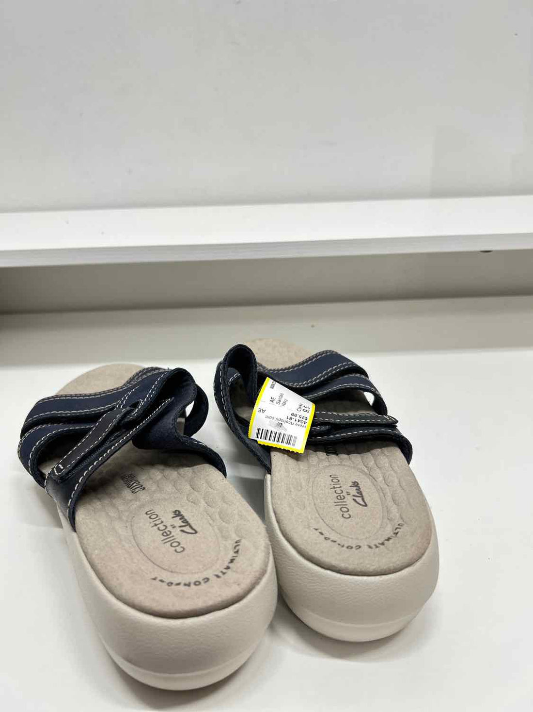 Clarks Women Size 9.5 Navy Sandals
