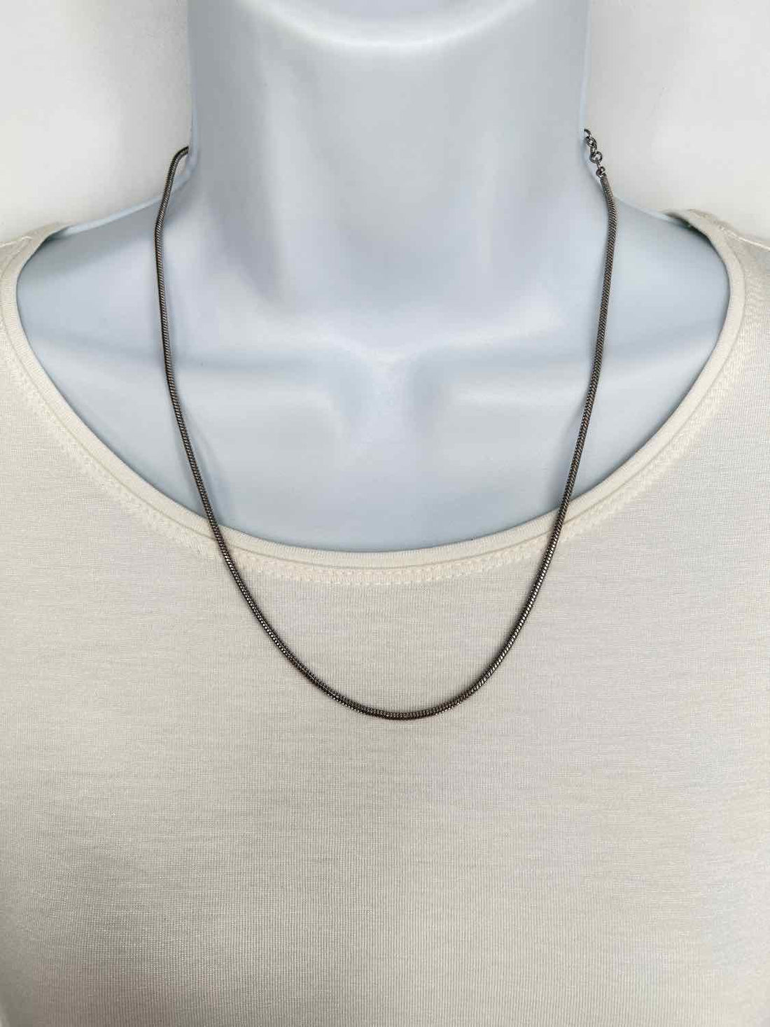 Kendra Scott Silvertone Necklace