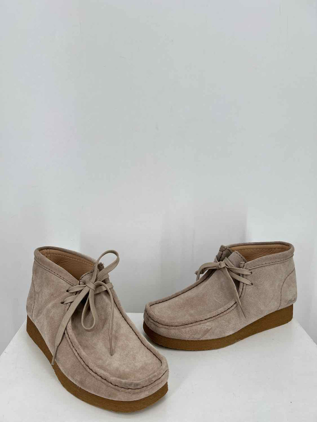 Clarks Women Size 8 Taupe Wallabee Ankle Boot