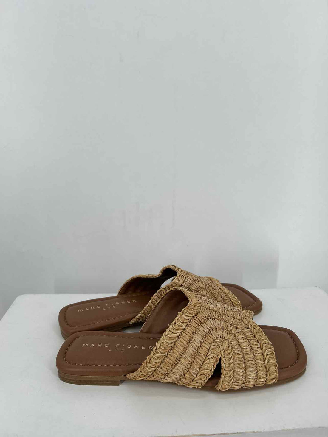 Marc Fisher Women Size 7.5 Natural Straw Sandals