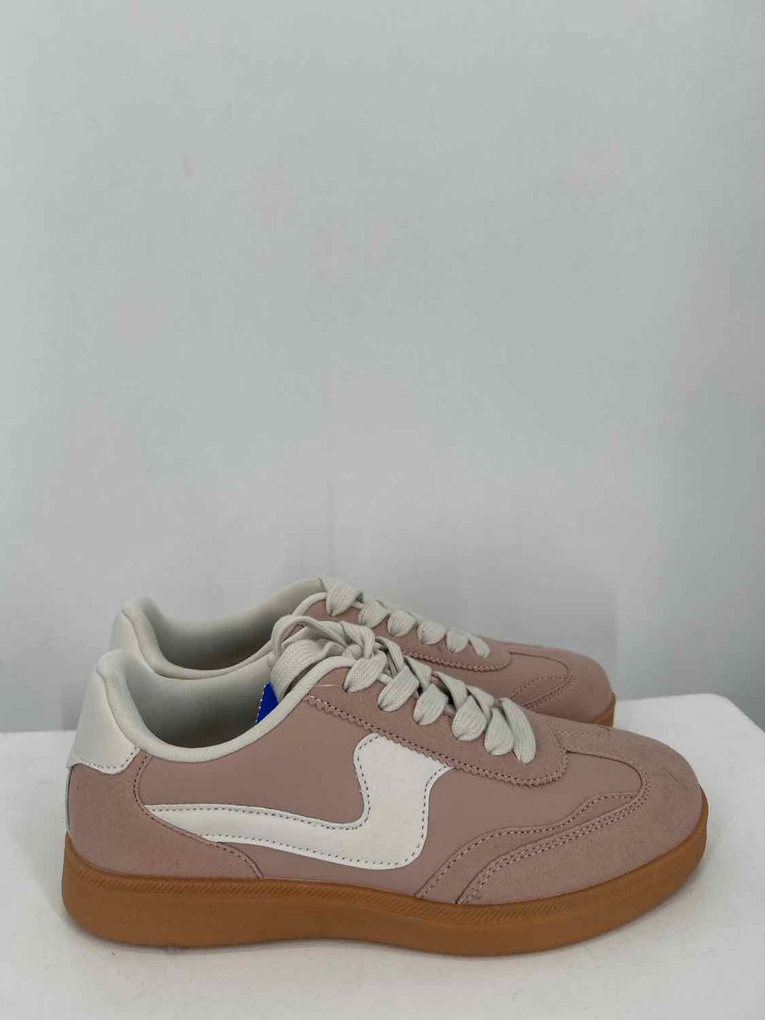 La Sheelah Women Size 6.5 Light Pink Sneakers