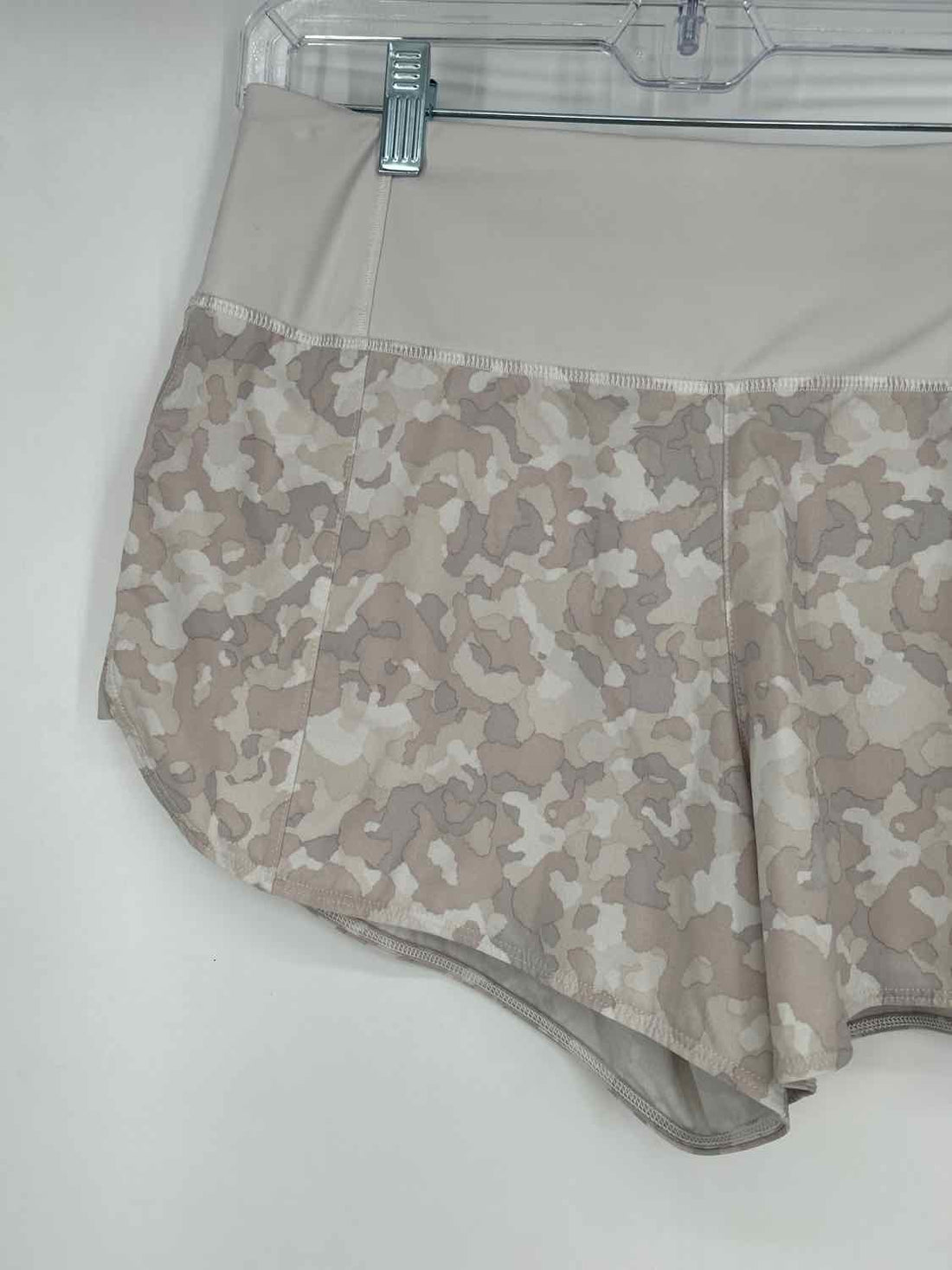 Athleta Size S Beige Camo Active Shorts