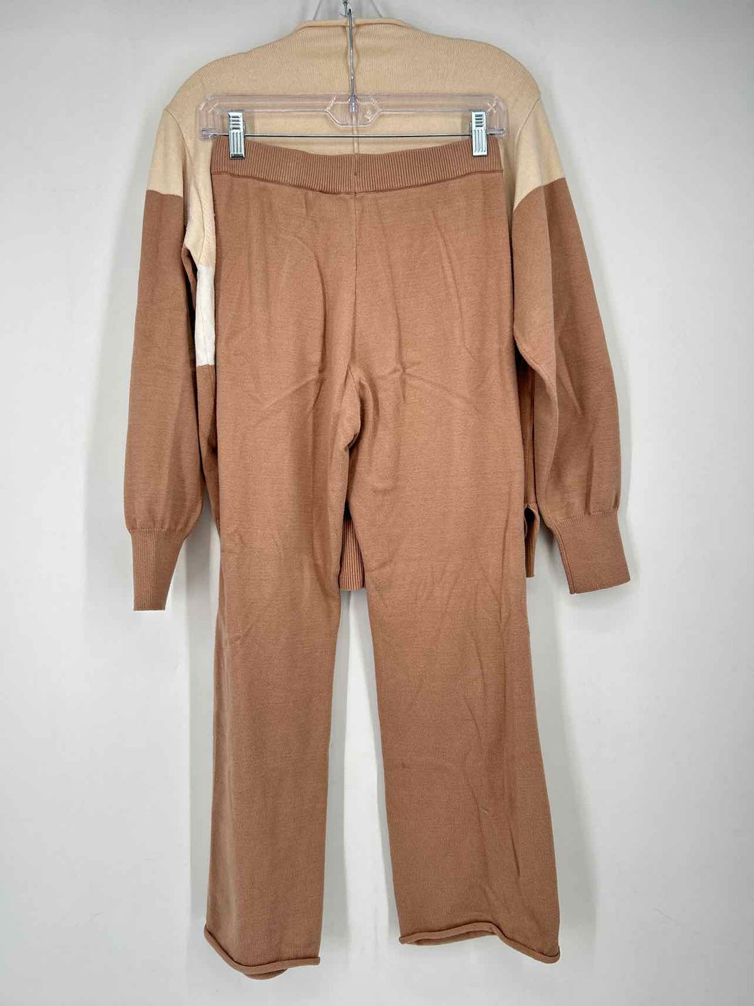 No Brand Name Size M Beige & Tan Multi-Piece Set