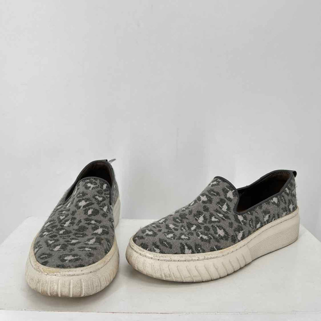 Sofft Women Size 7 Grey Leopard Sneakers