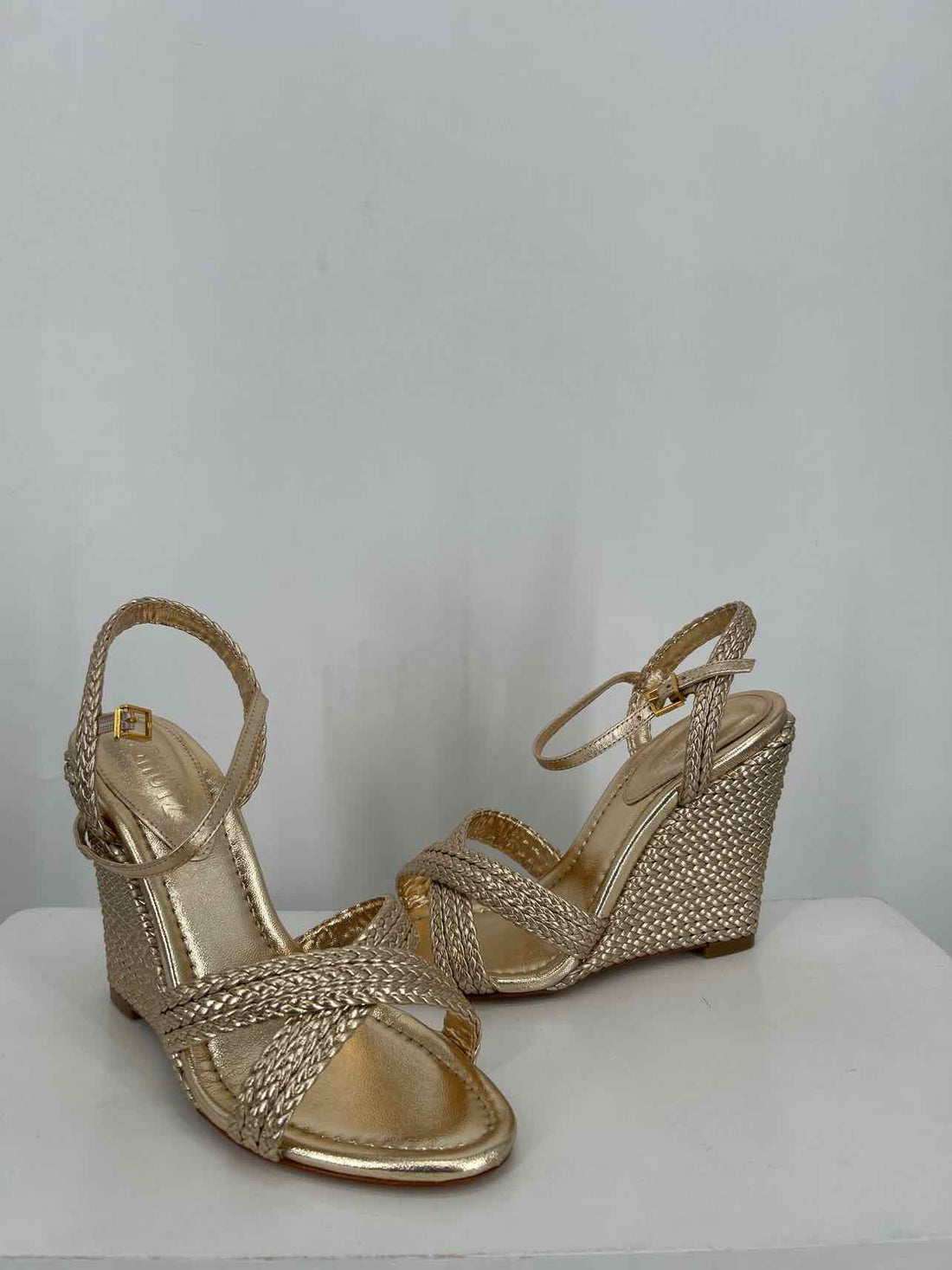 Shutz Women Size 38 (7.5-8) Gold New In Box Wedges