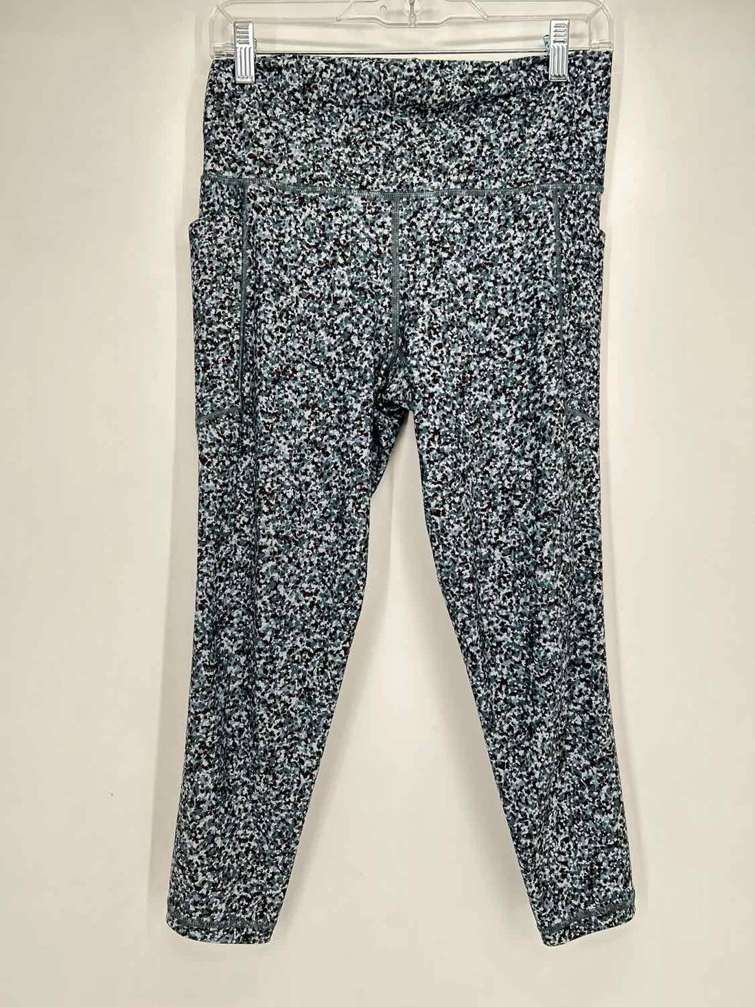 Athleta Size M Gray Print Active Capris
