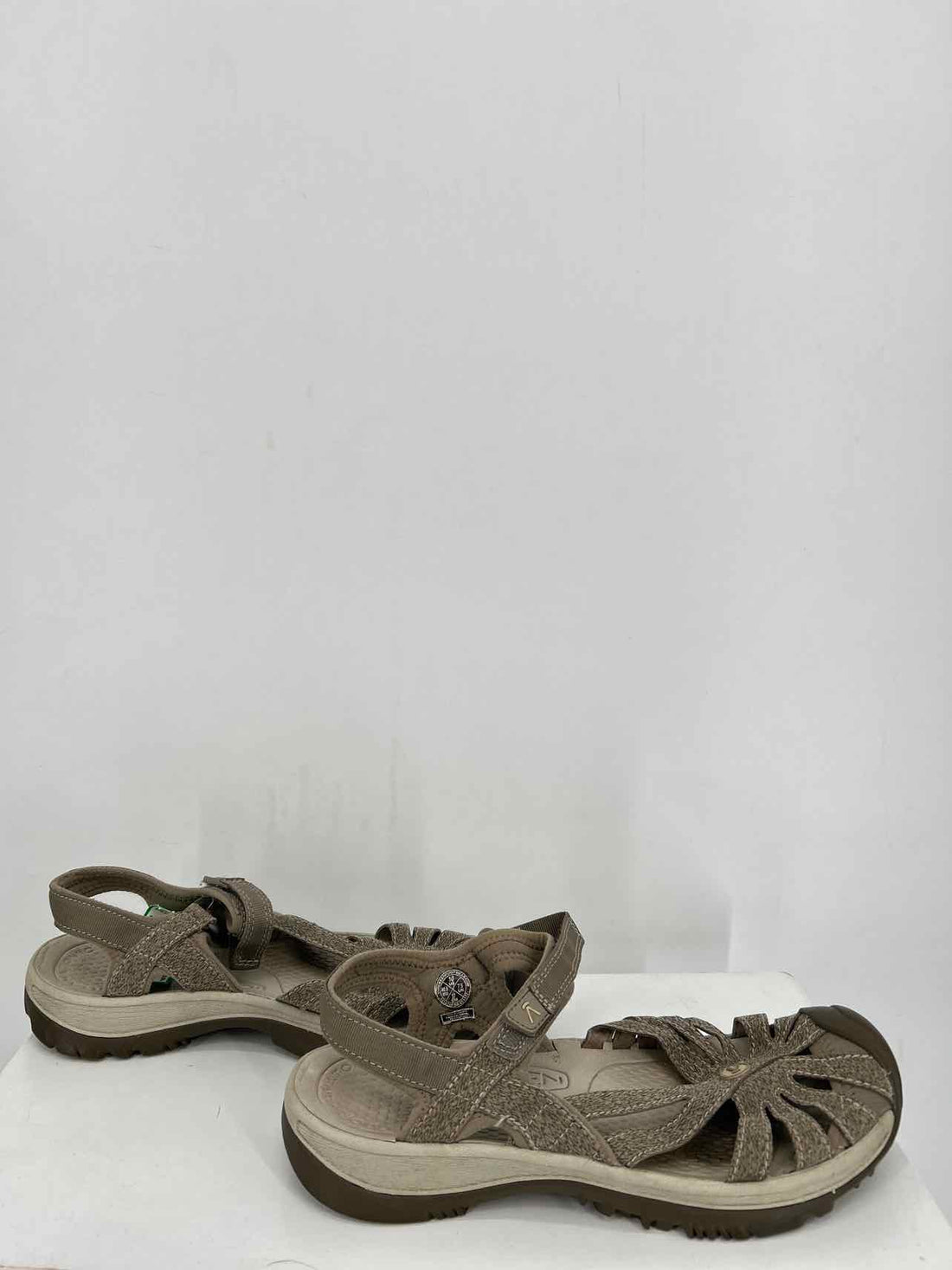 Keen Women Size 10 Taupe Sandals