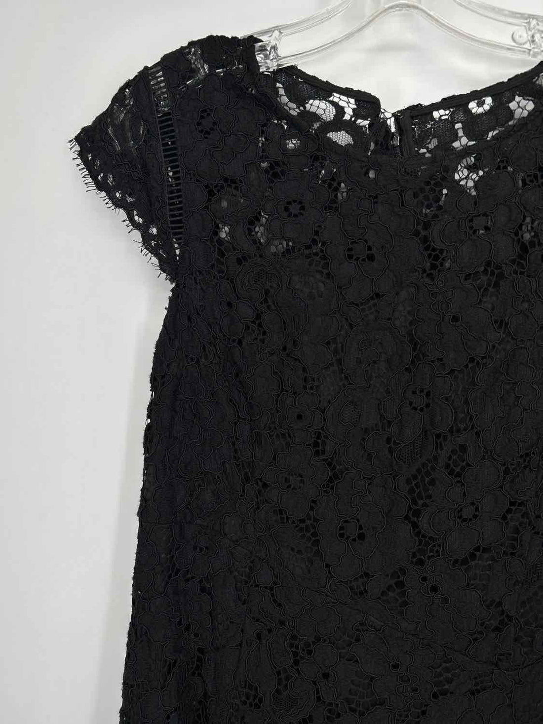 Donna Karan Size M Black Lace Short Sleeve Dress