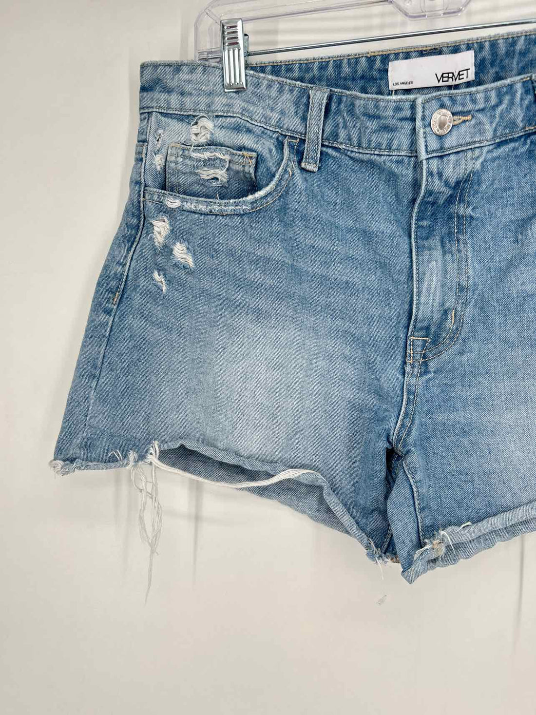 Vervet Size L Denim Distressed Shorts