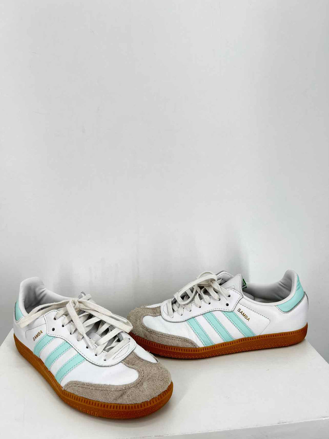 Adidas Women Size 6 White & Light Blue Sneakers