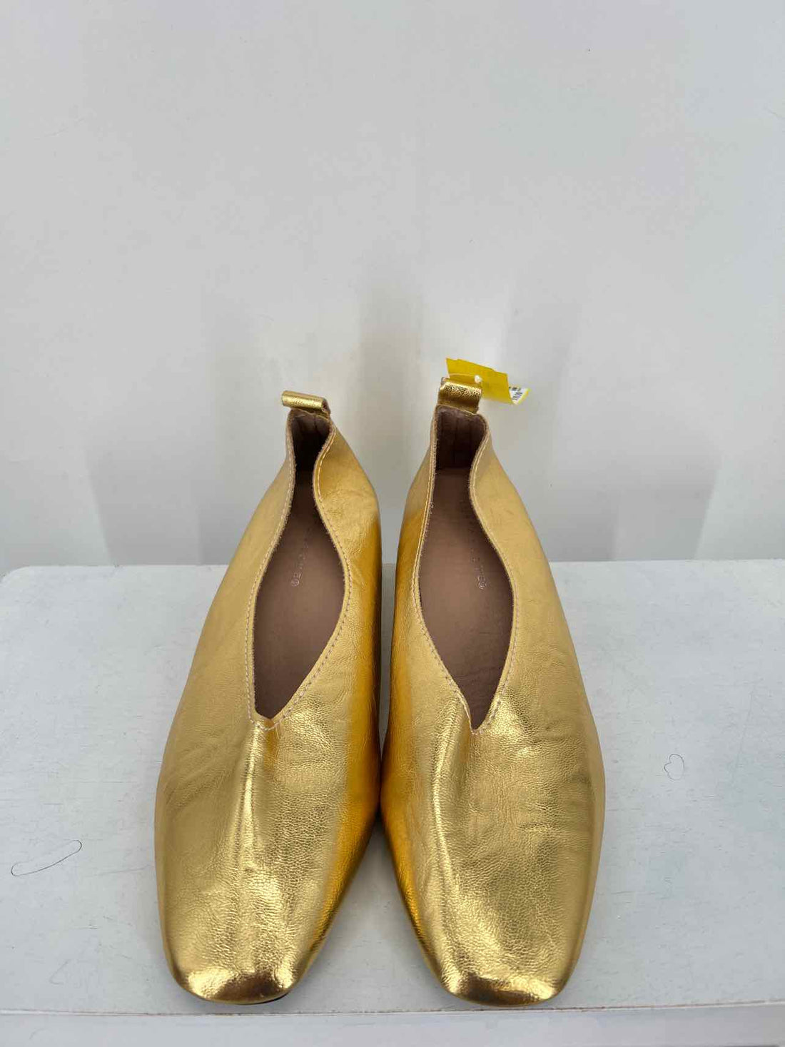 LUYTQ & LOVE Women Size 38 (7.5-8) Gold Flats