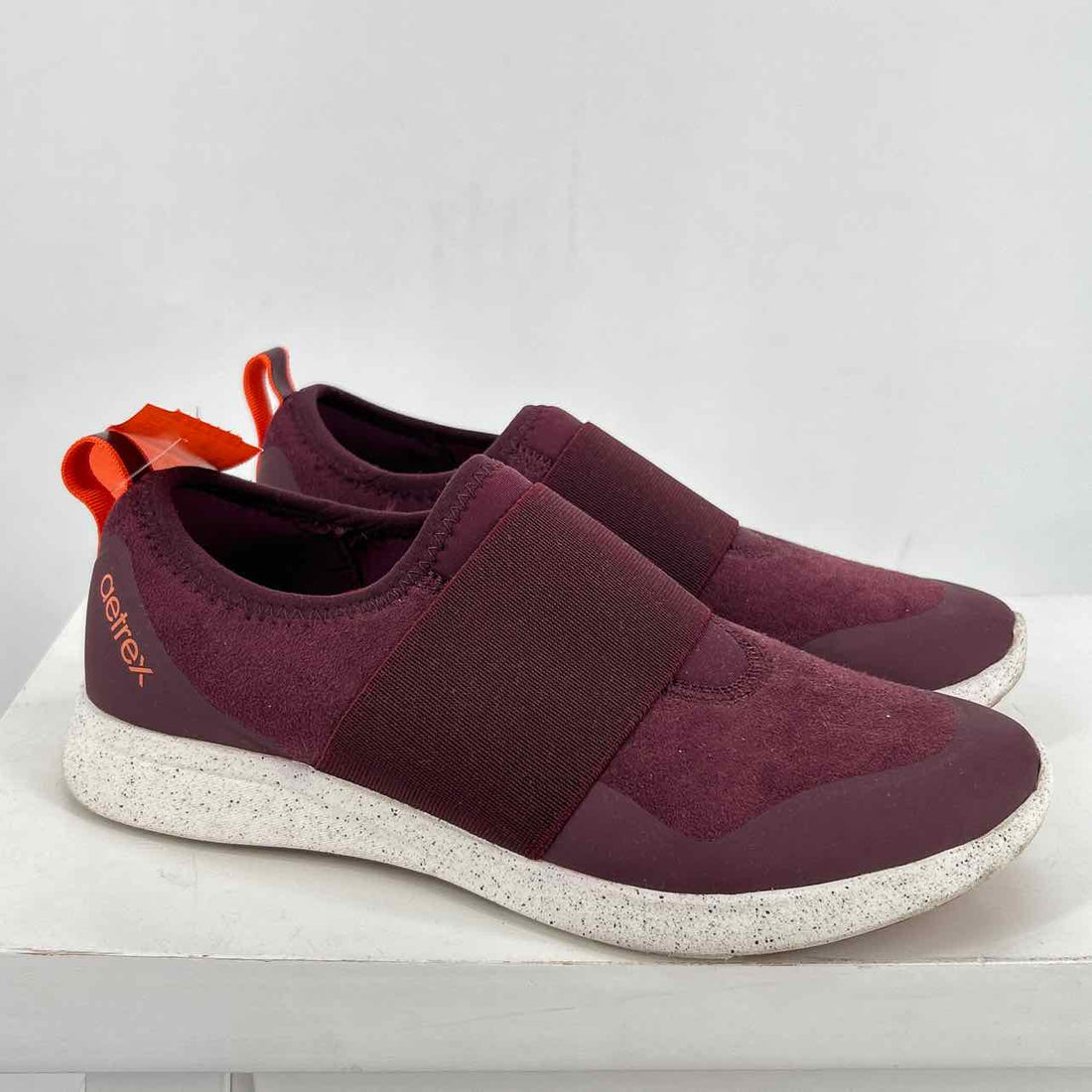 Aetrex Women Size 7 Maroon Sneakers