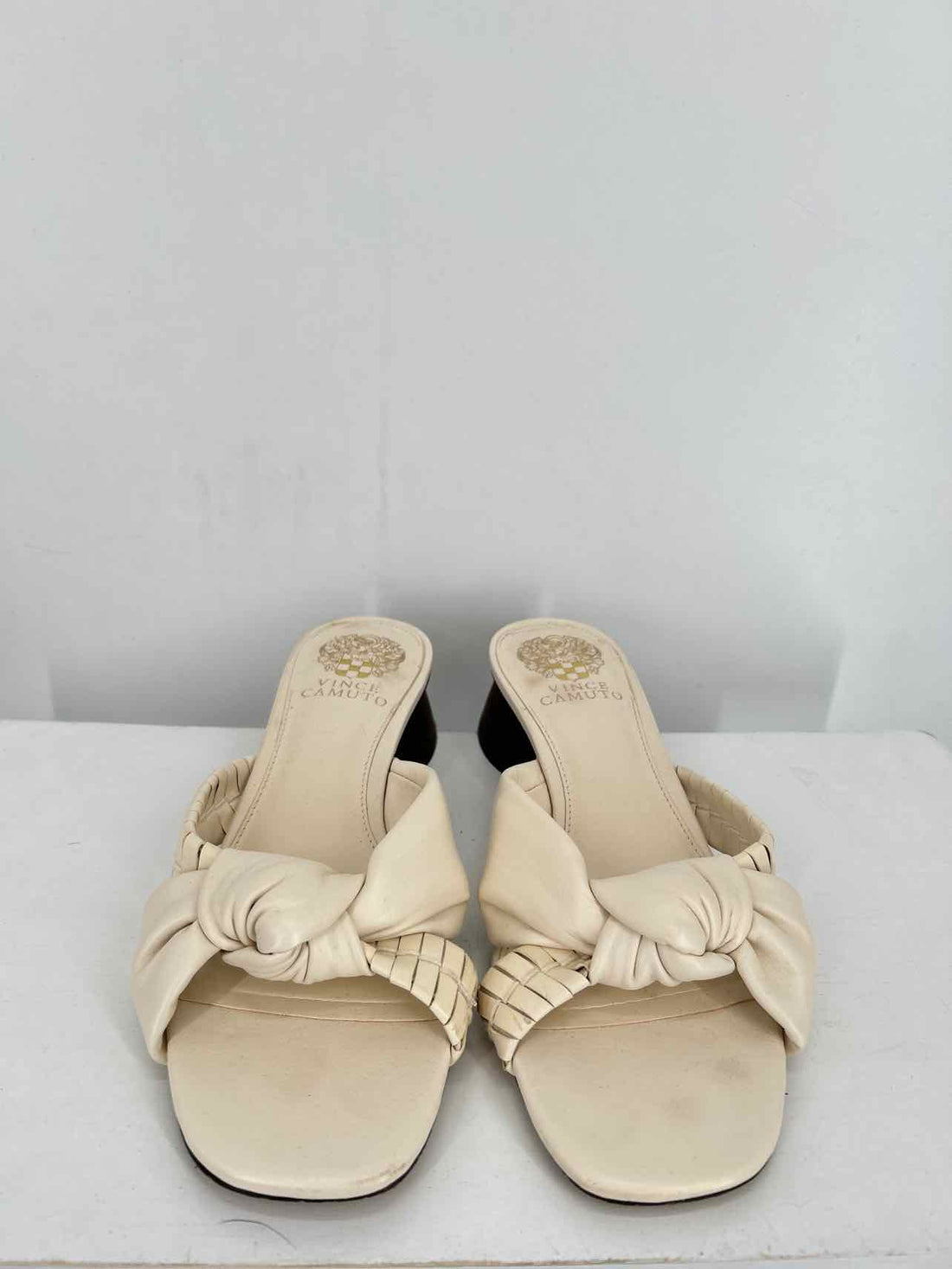 Vince Camuto Women Size 7 Cream Sandals