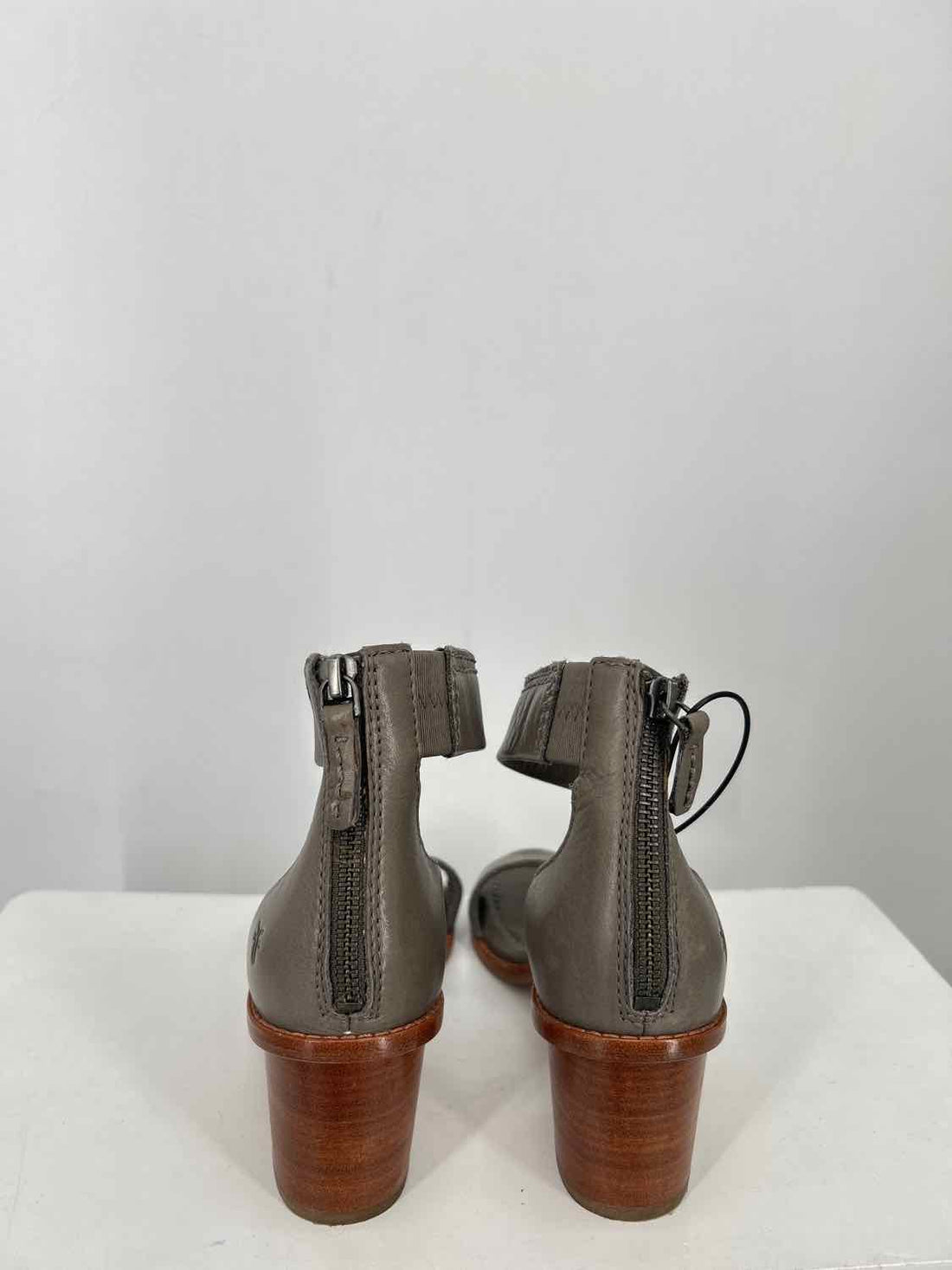 Frye Brielle Back Zip Women Size 7 Heels