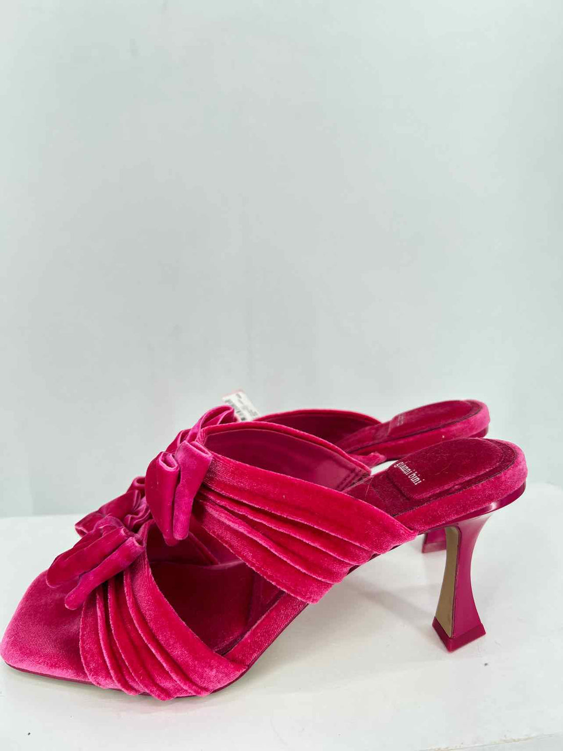 Gianni Bini Women Size 8 Hot Pink Velvet Heels