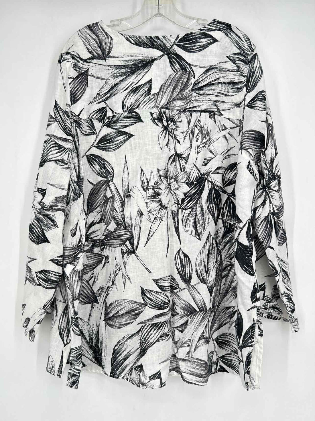 C&C California Size 2X White & Black Linen Long Sleeve Top/Blouse