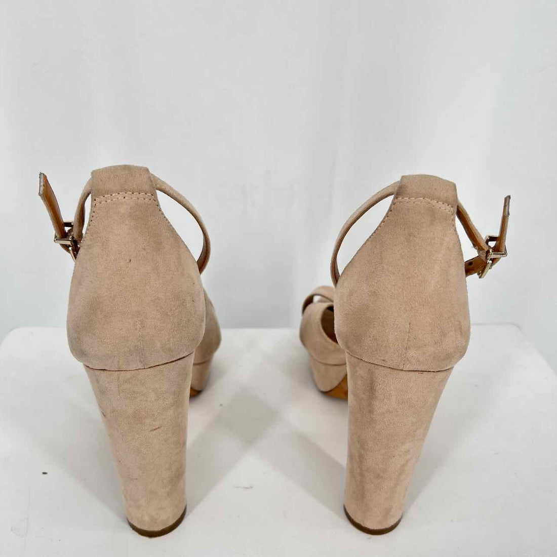 Jessica Simpson Women Size 7 Beige Heels