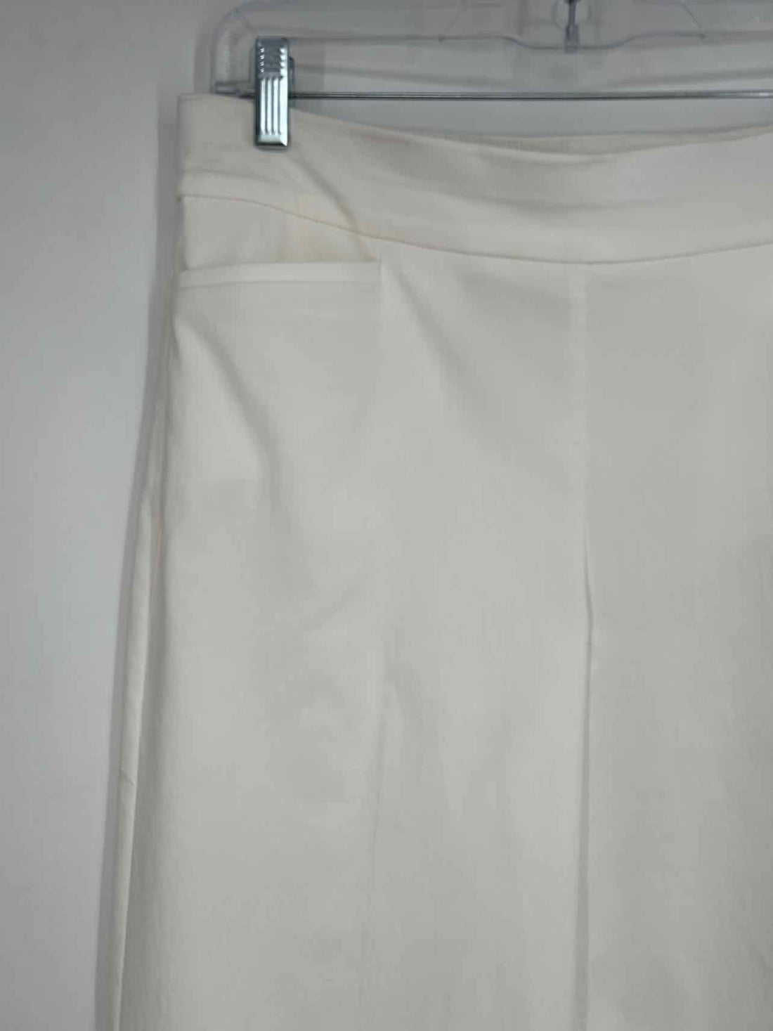 Chicos Size .5 (6) White NWT Pants