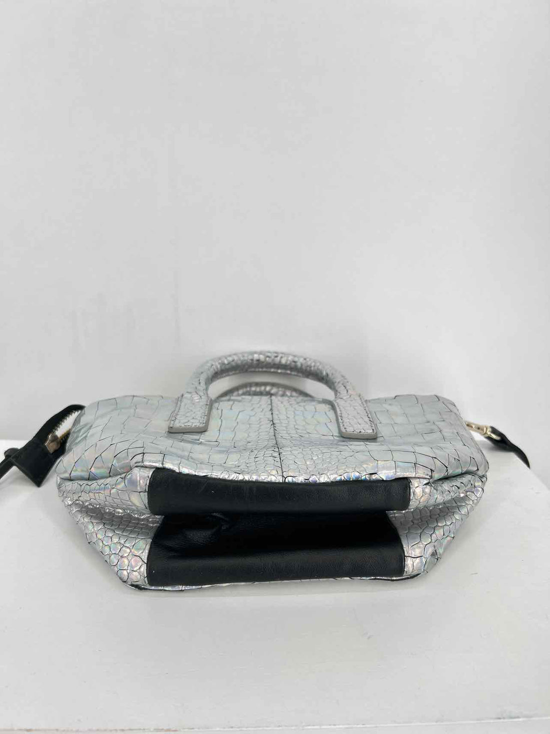 Vince Camuto Iridescent Faux Leather Pre Owned Crossbody