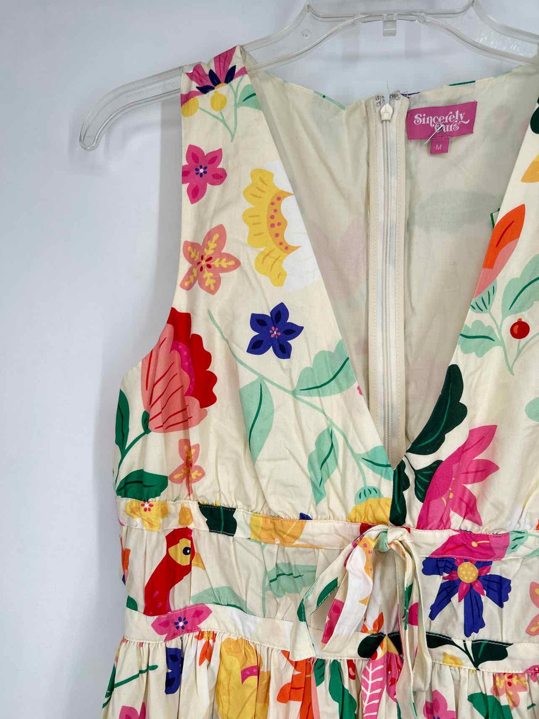 Sincerely Jules Size M Cream Floral Sleeveless Dress