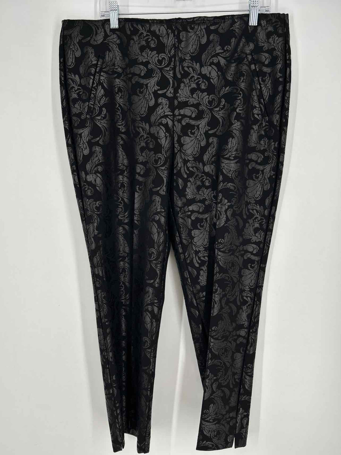 Chicos Size 3 (XL) Black Print Pants
