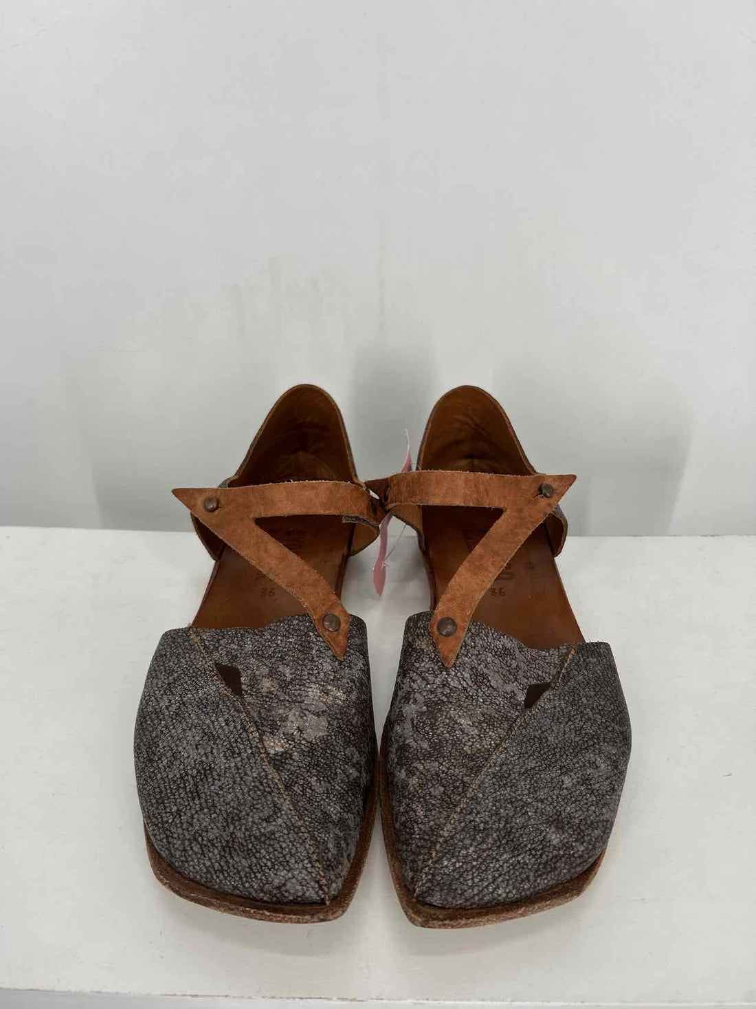 CYDWOQ Women Size 36 (5.5-6) Gray Flats