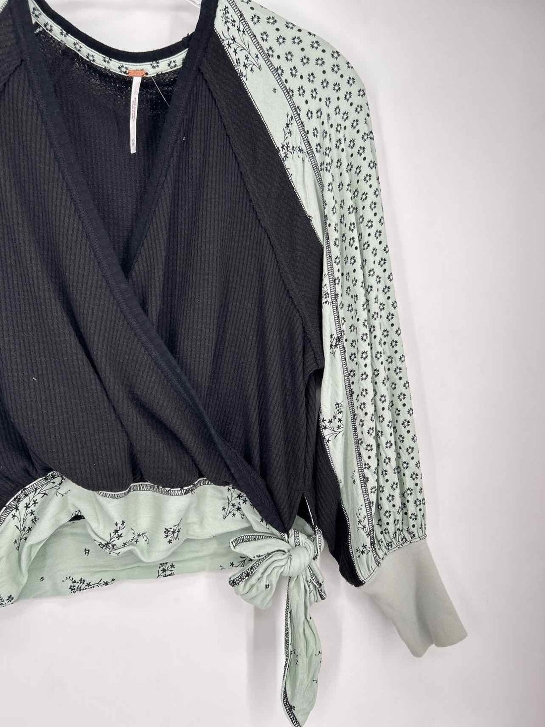 Free People Size XS Black & Mint Long Sleeve