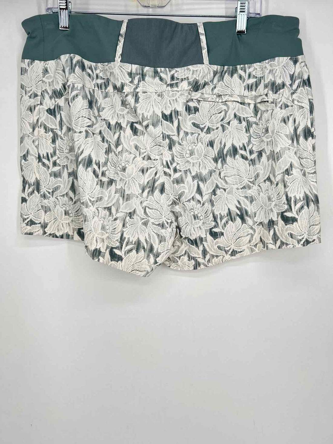 Athleta Size 16 Gray & White Active Shorts