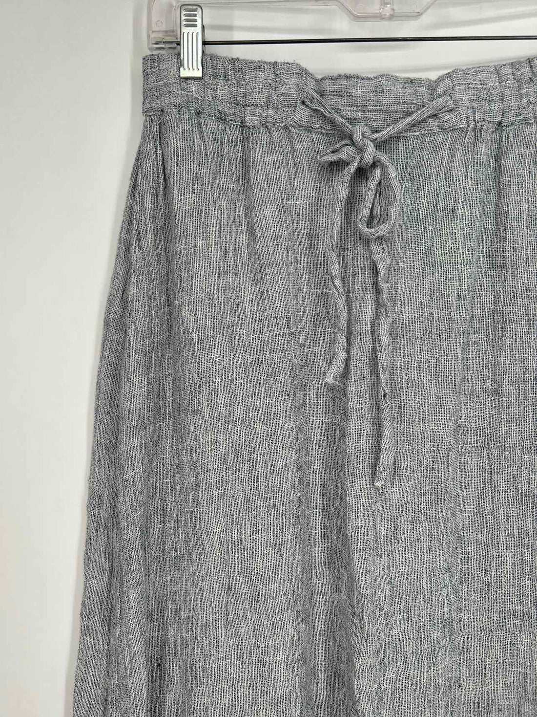 Tahari Size S White & Navy Linen Skirts