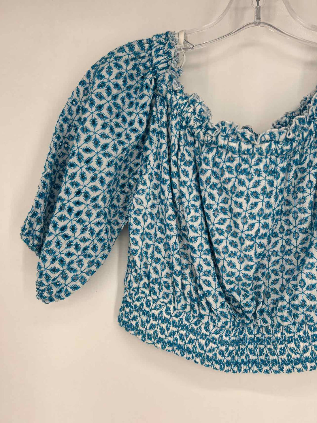 Lilly Pulitzer M White & Blue Embroidered Short Sleeve Lilly Pulitzer Top