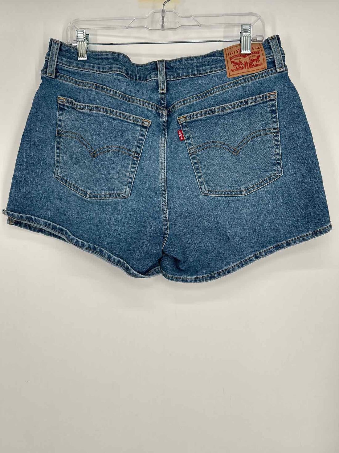 Levis Size 32/14 Denim Shorts