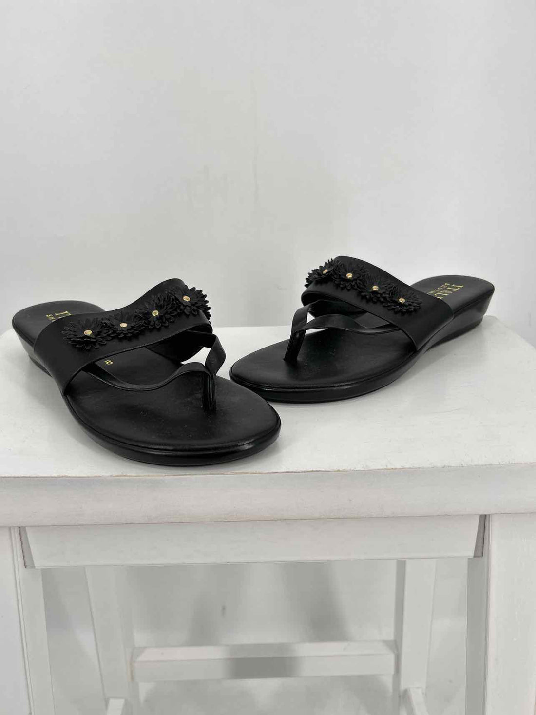 Italian Shoe Makers Women Size 8 Black Like New Sandals