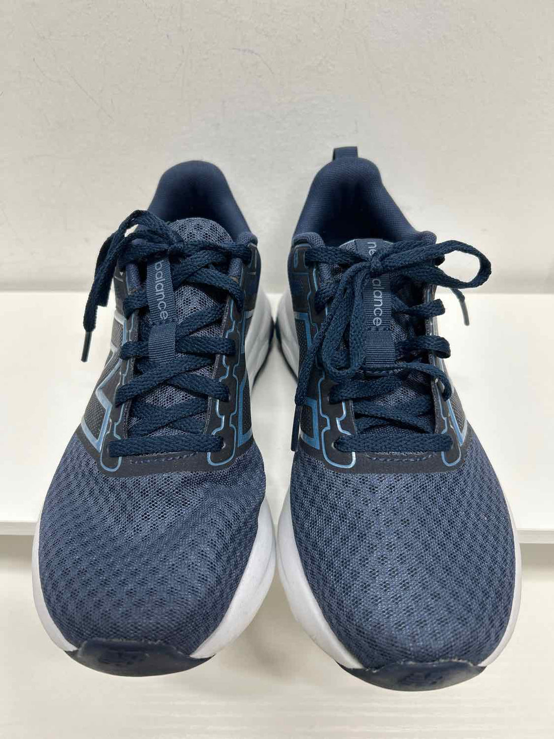 New Balance Women Size 7 Navy Sneakers