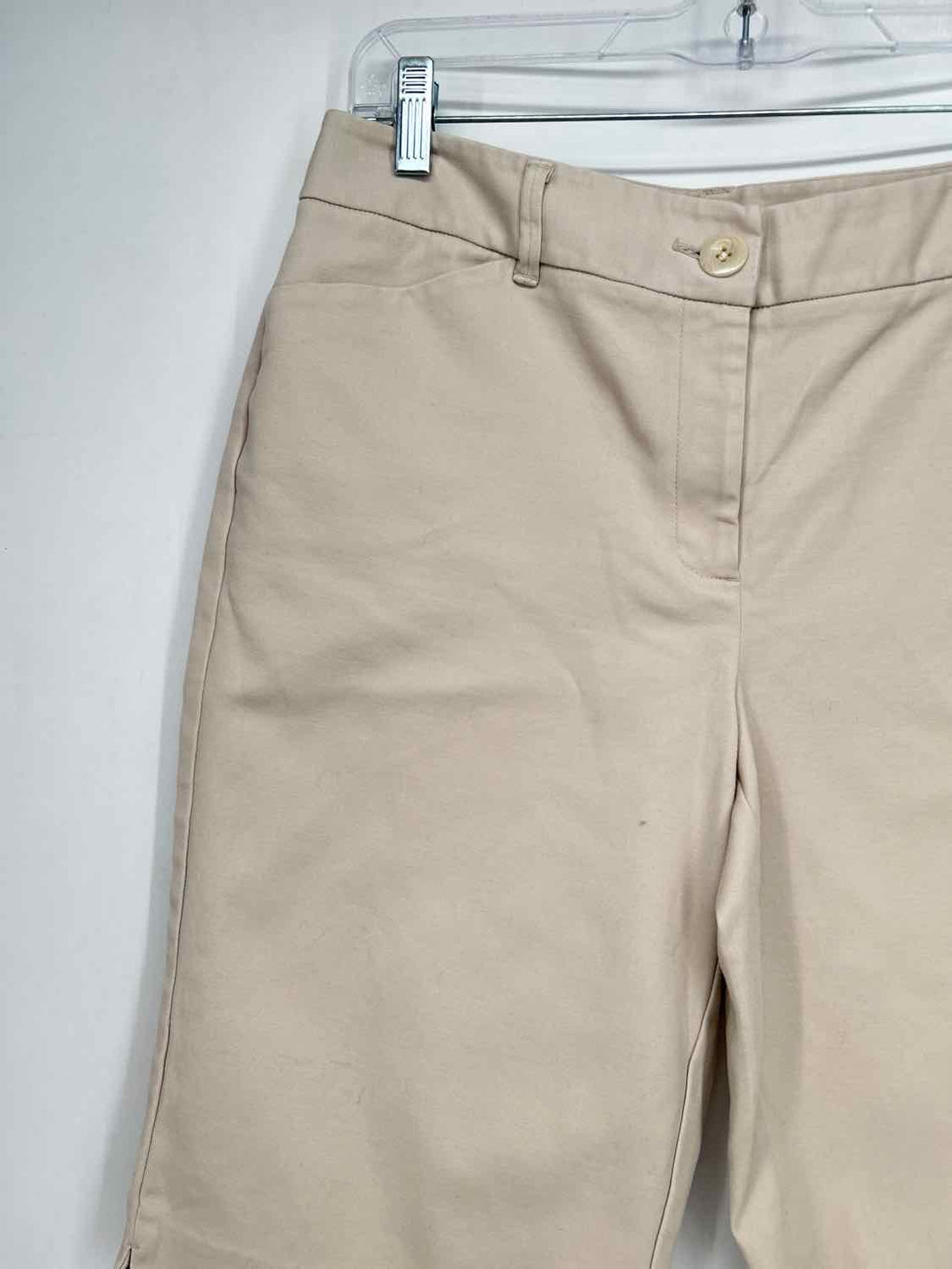 Chicos Size 0.5 (6) Khaki Shorts