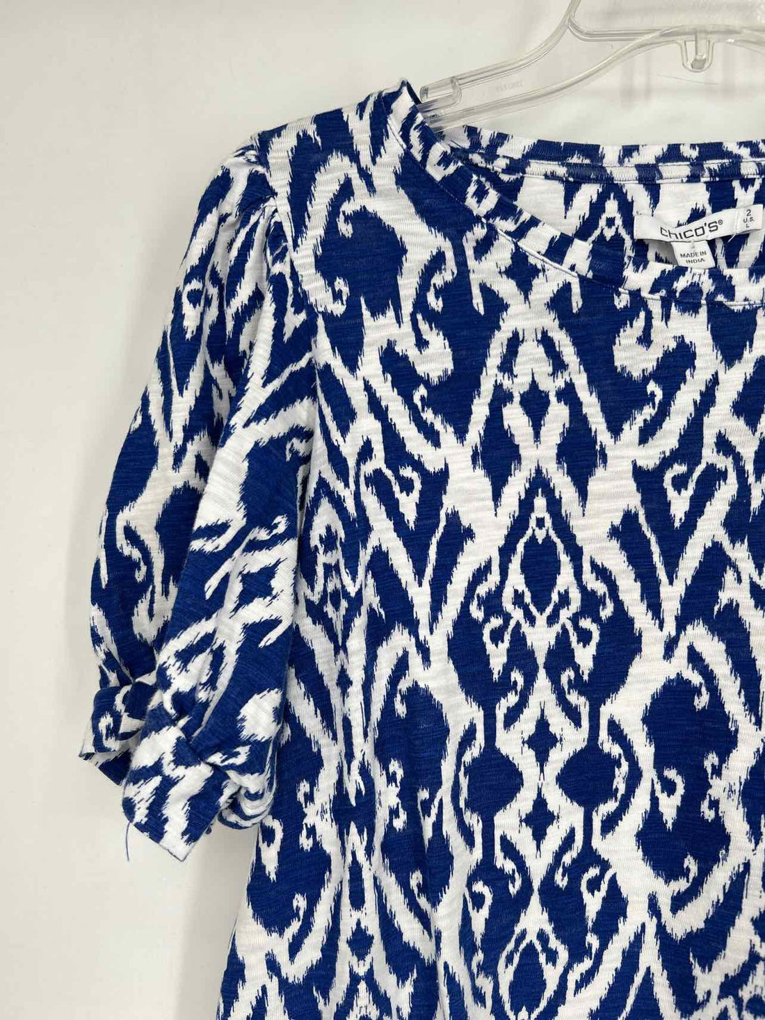 Chicos Size 2/L White & Blue Short Sleeve