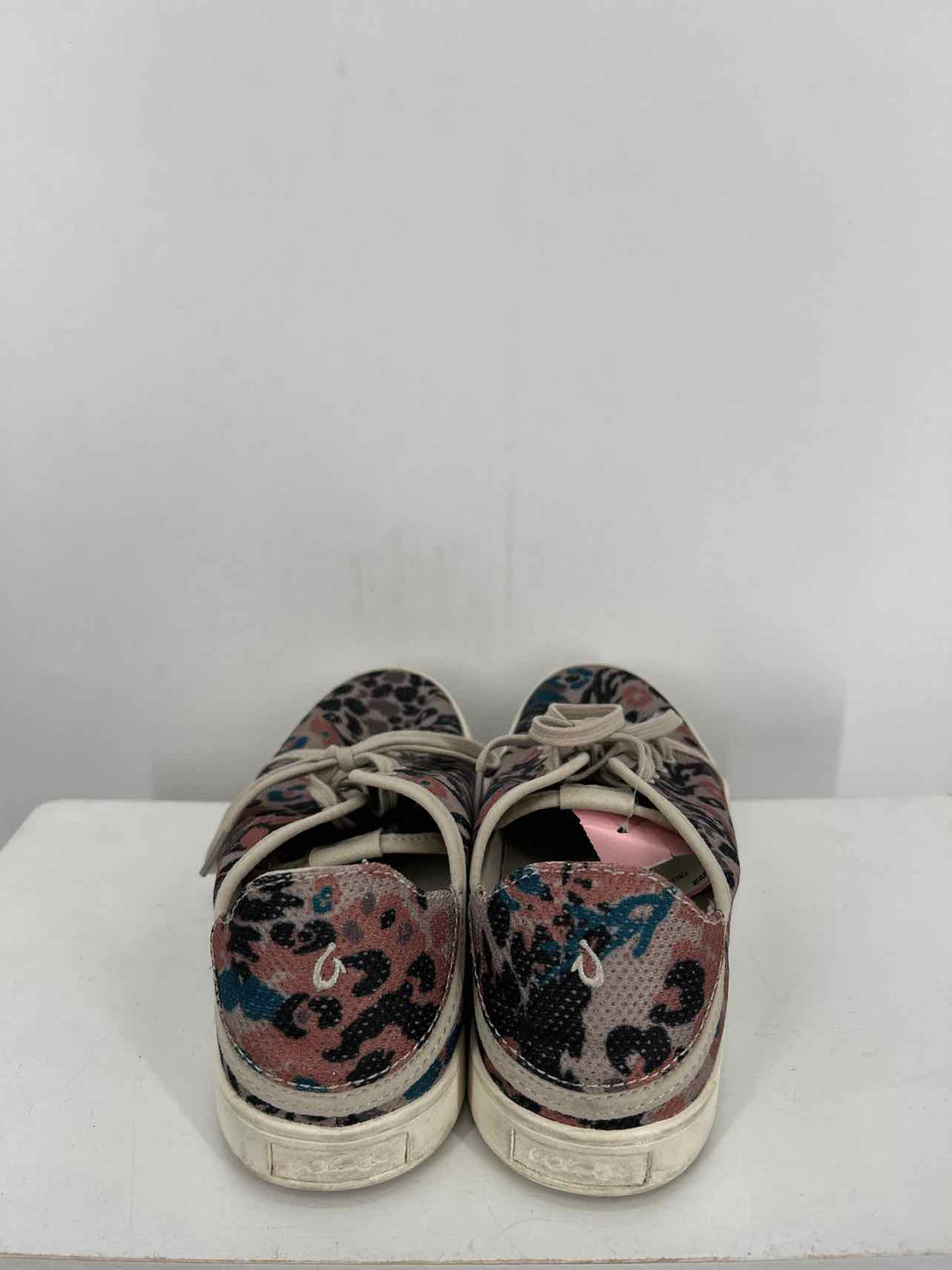 Olu Kai Women Size 10 Light Gray & Black Print Sneakers