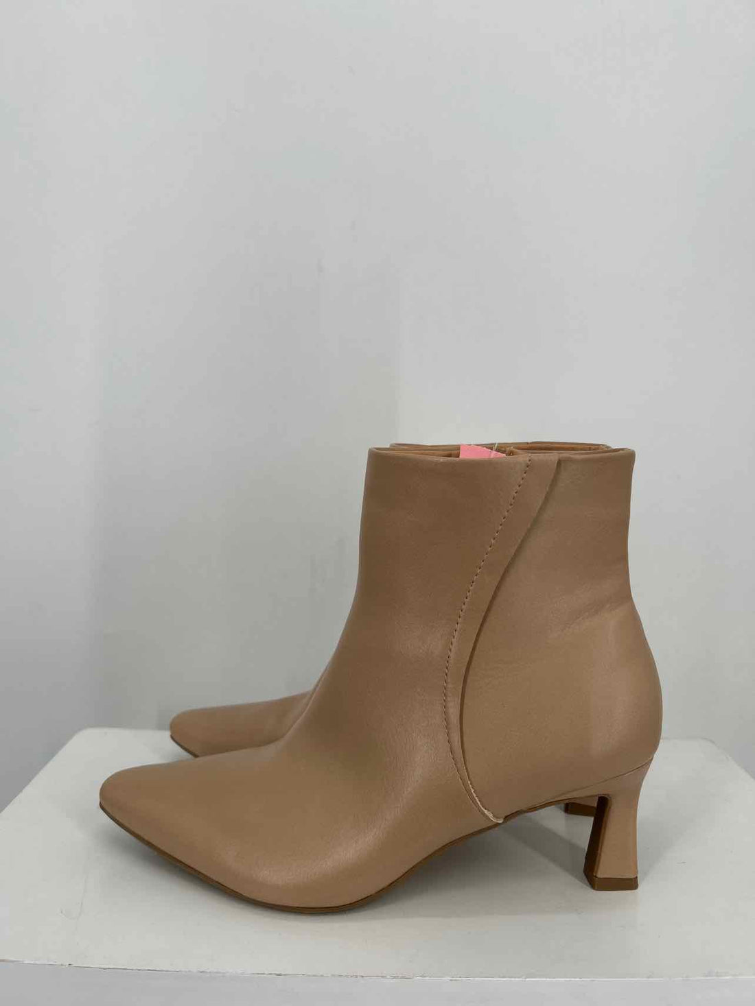 Coutgo Women Size 9 Beige Ankle Boot