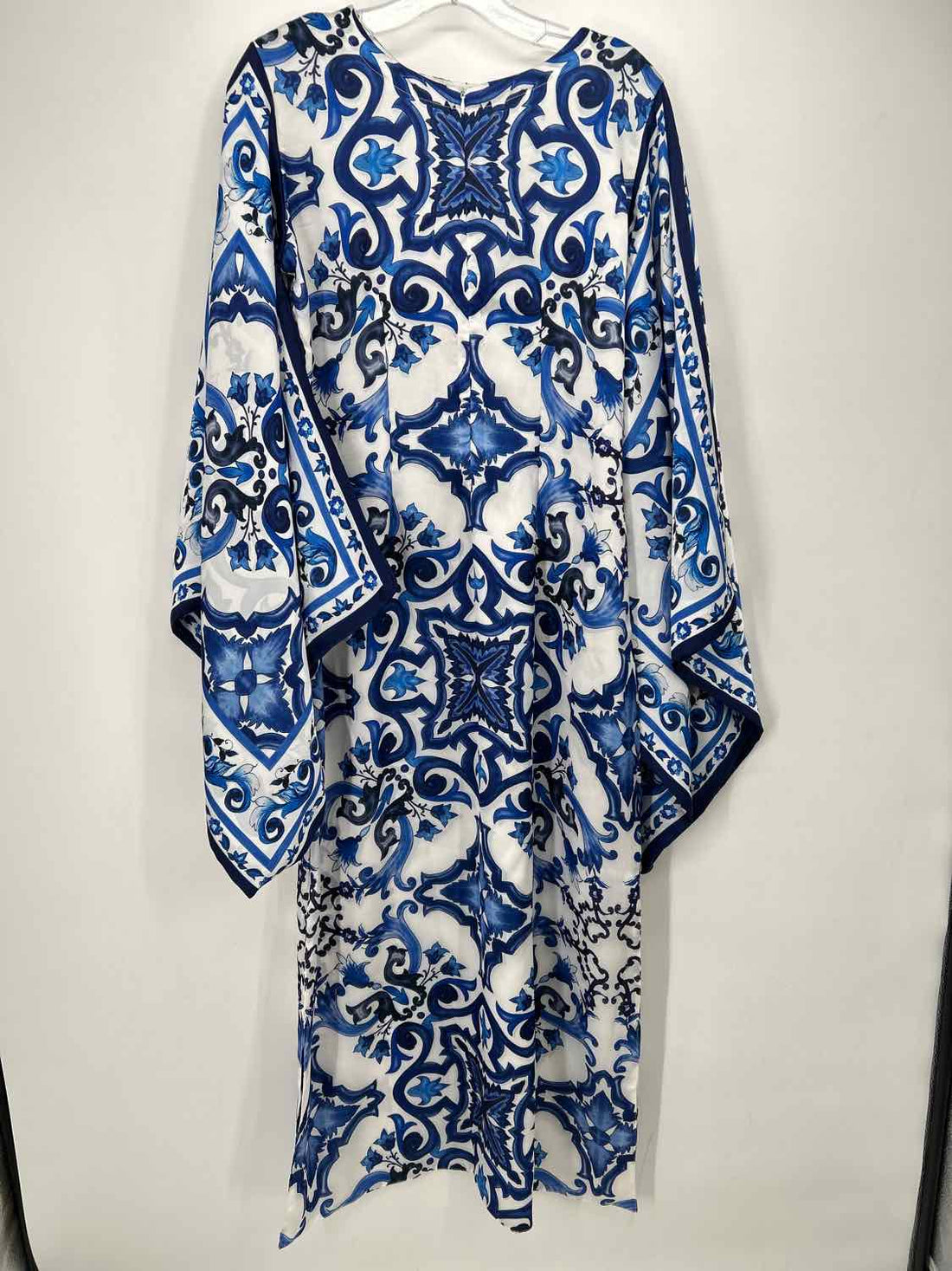 No Brand Name Size M Blue & White Long Sleeve Dress