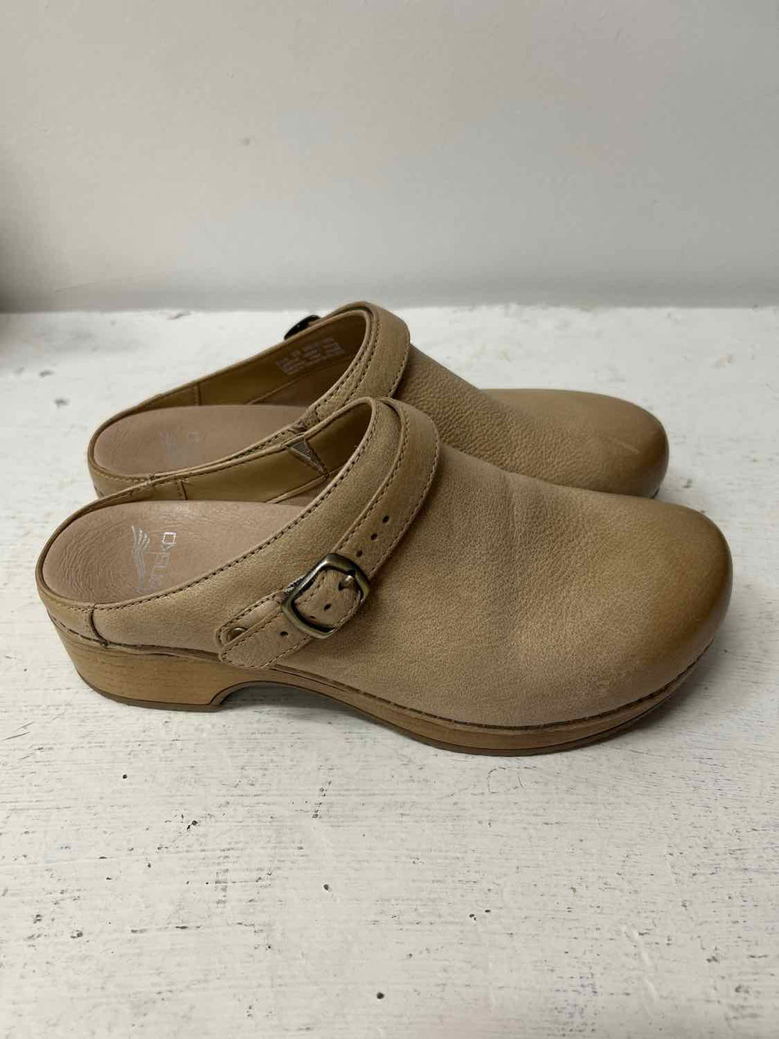 Dansko Women Size 39 (8.5-9) Beige Clogs
