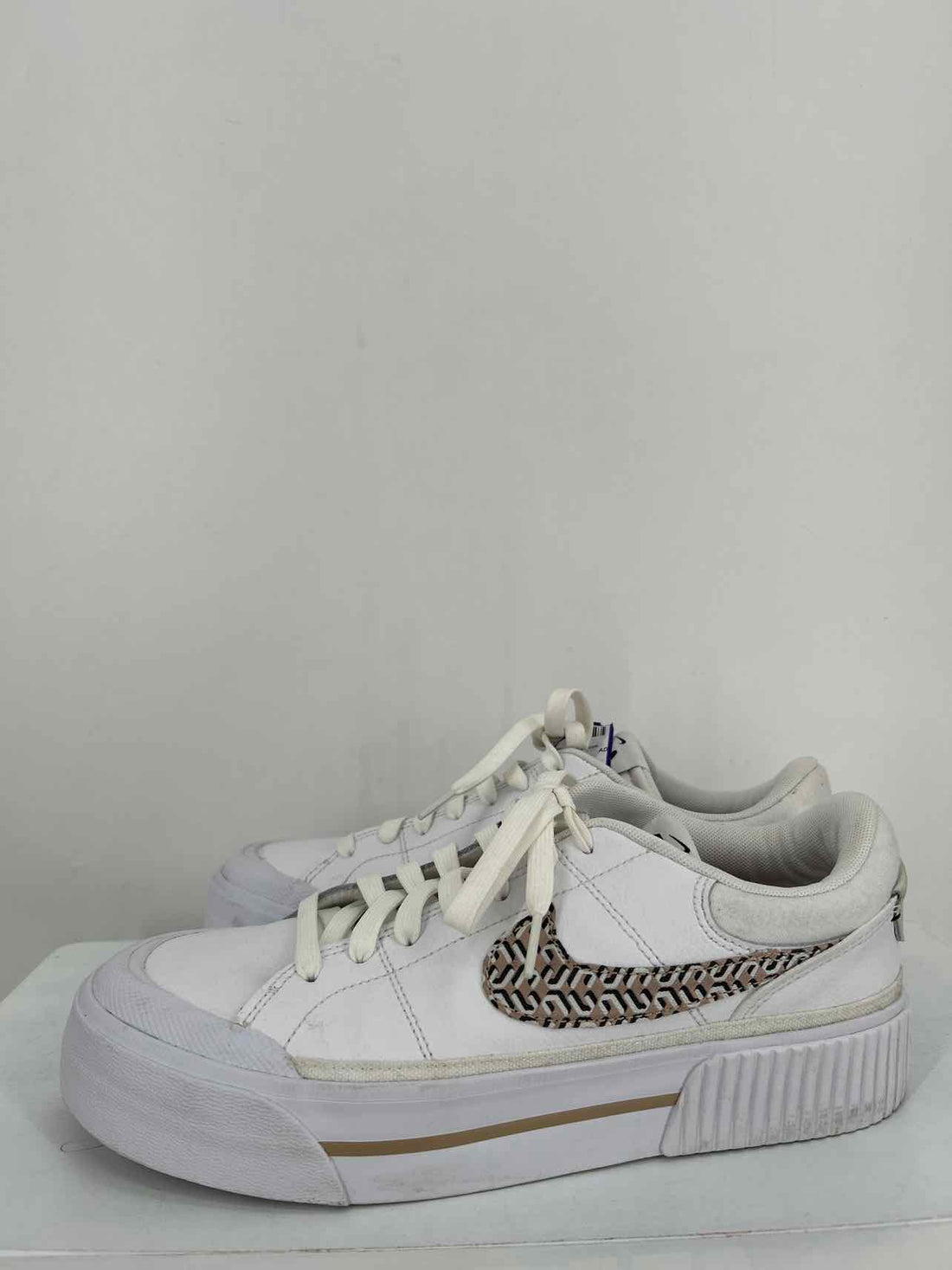 Nike Women Size 9 White Special Edition Sneakers