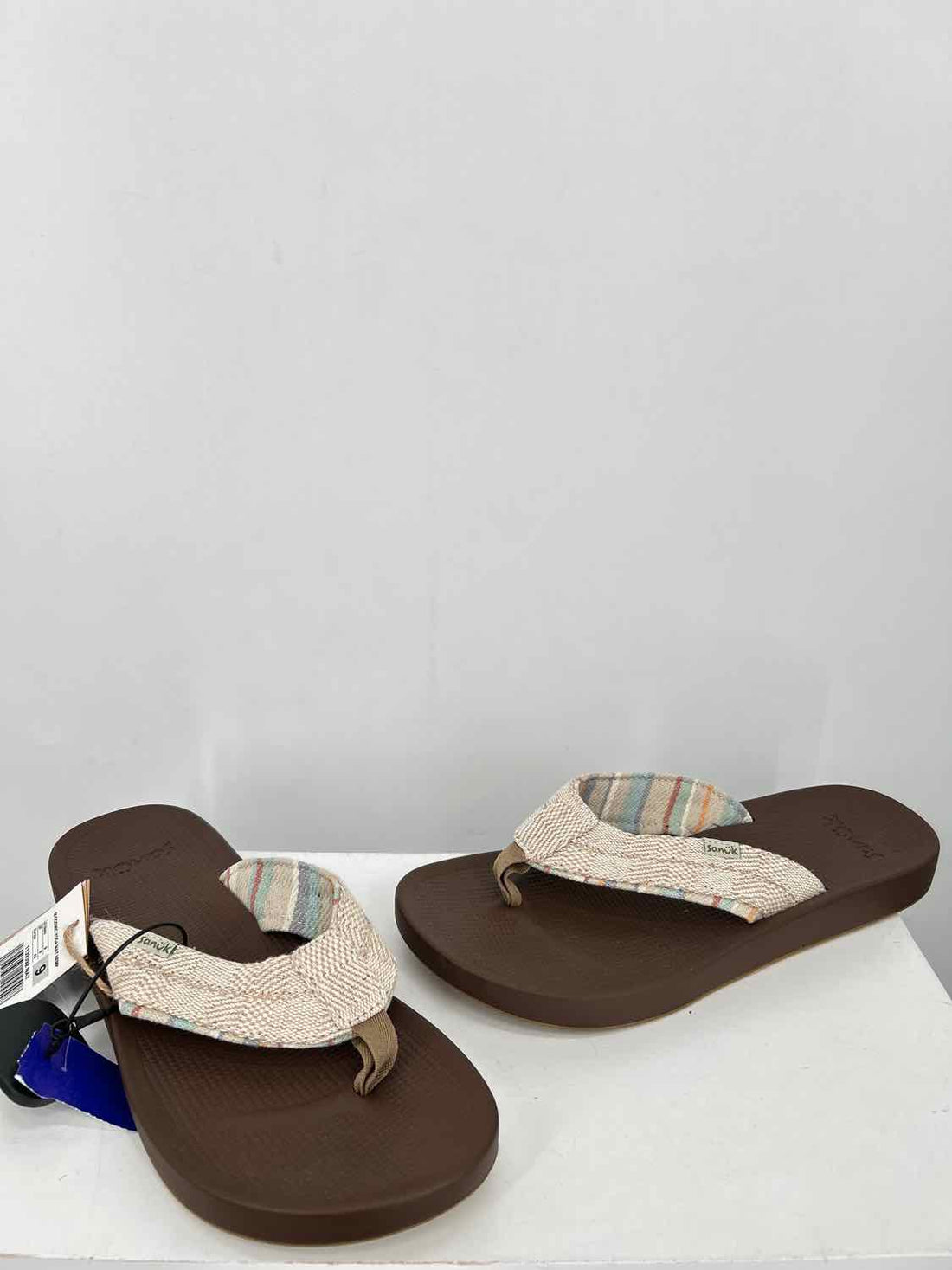 Sanuk Women Size 9 Beige Flip Flops