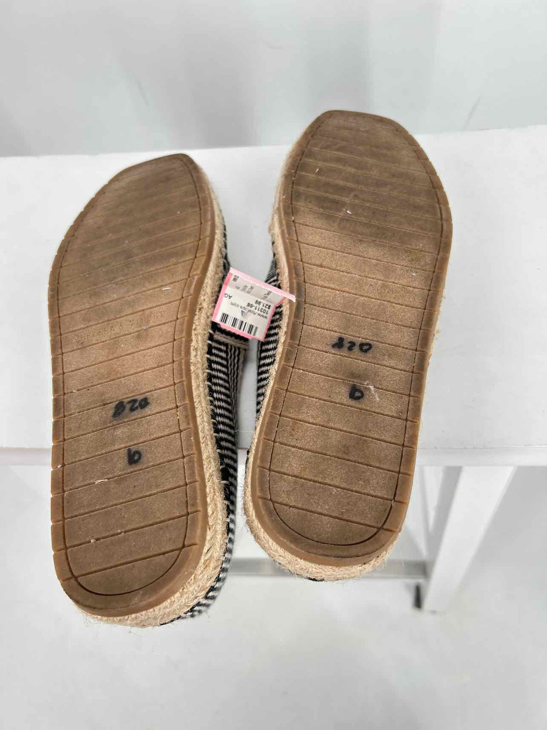 Chelsea & Theodore Women Size 9 Black & Cream Espadrilles