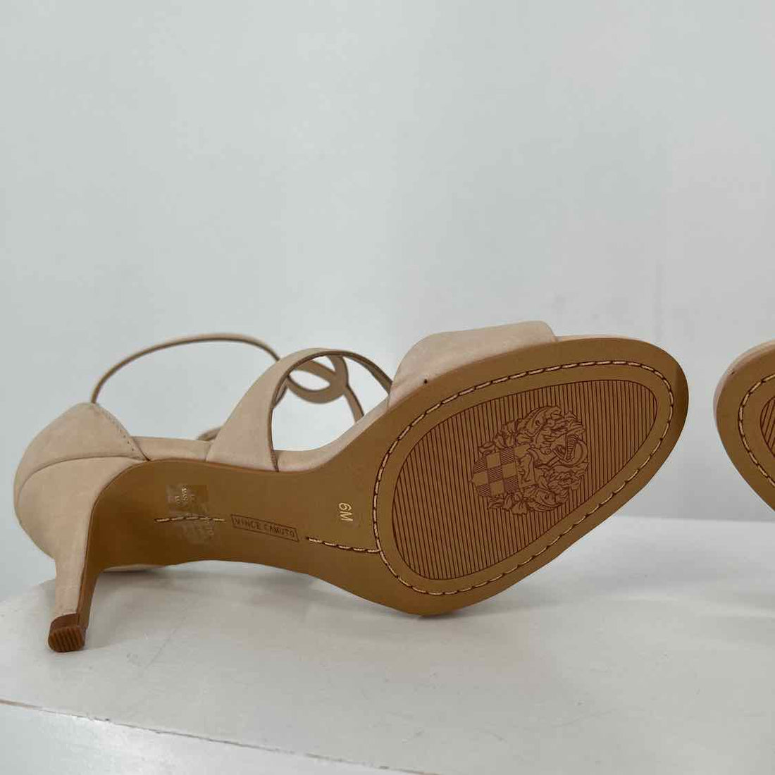 Vince Camuto Women Size 6 Tan Heels